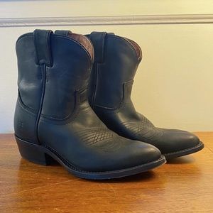 Frye Billy Short Western Pull On Boots